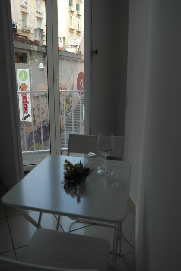 A Due Passi Da Dante Bed and Breakfast Napels Buitenkant foto