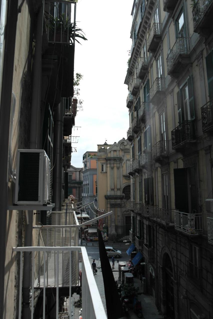 A Due Passi Da Dante Bed and Breakfast Napels Buitenkant foto