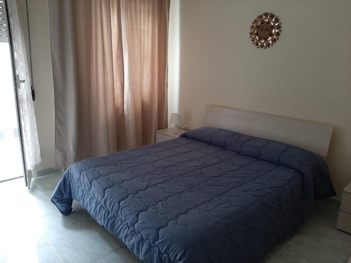A Due Passi Da Dante Bed and Breakfast Napels Buitenkant foto